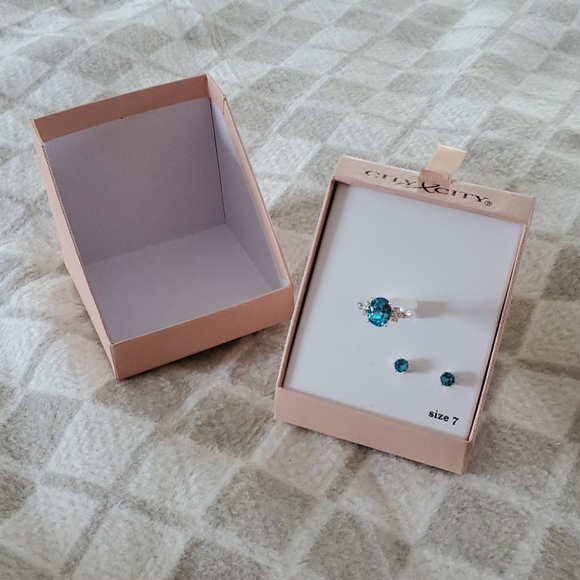 City by City Sz 7 Crystal 💍 Ring Set - Picture 7 of 8